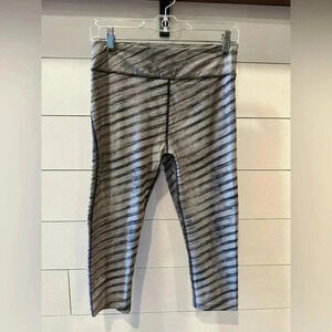 Under Armour Heat Gear Compression Capris- size Medium